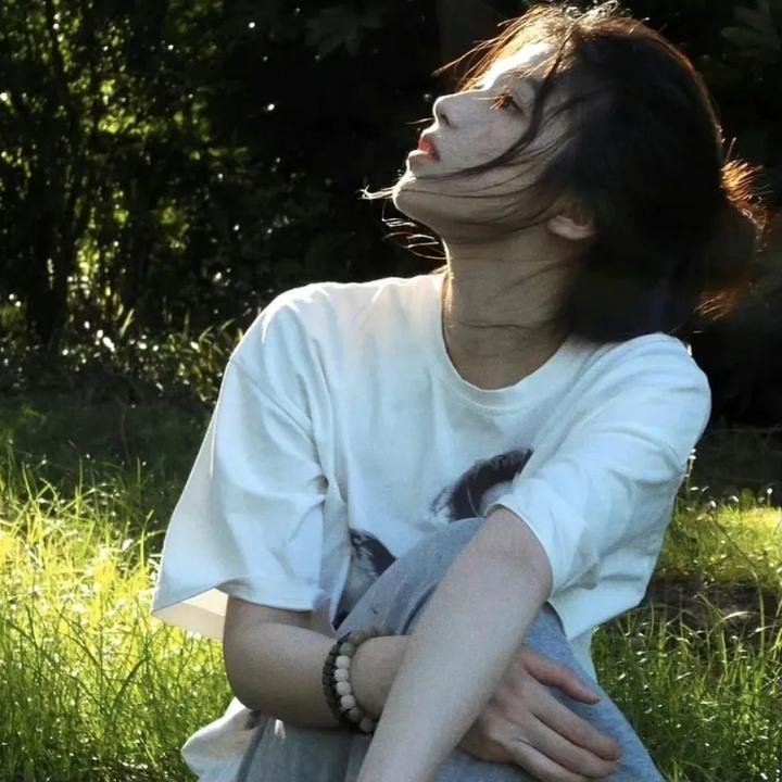 弱比少男闯女校
